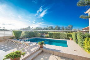 Villa Ayia Triada Beautiful 5BDR Villa with Pool Close to all Beaches and Amenities